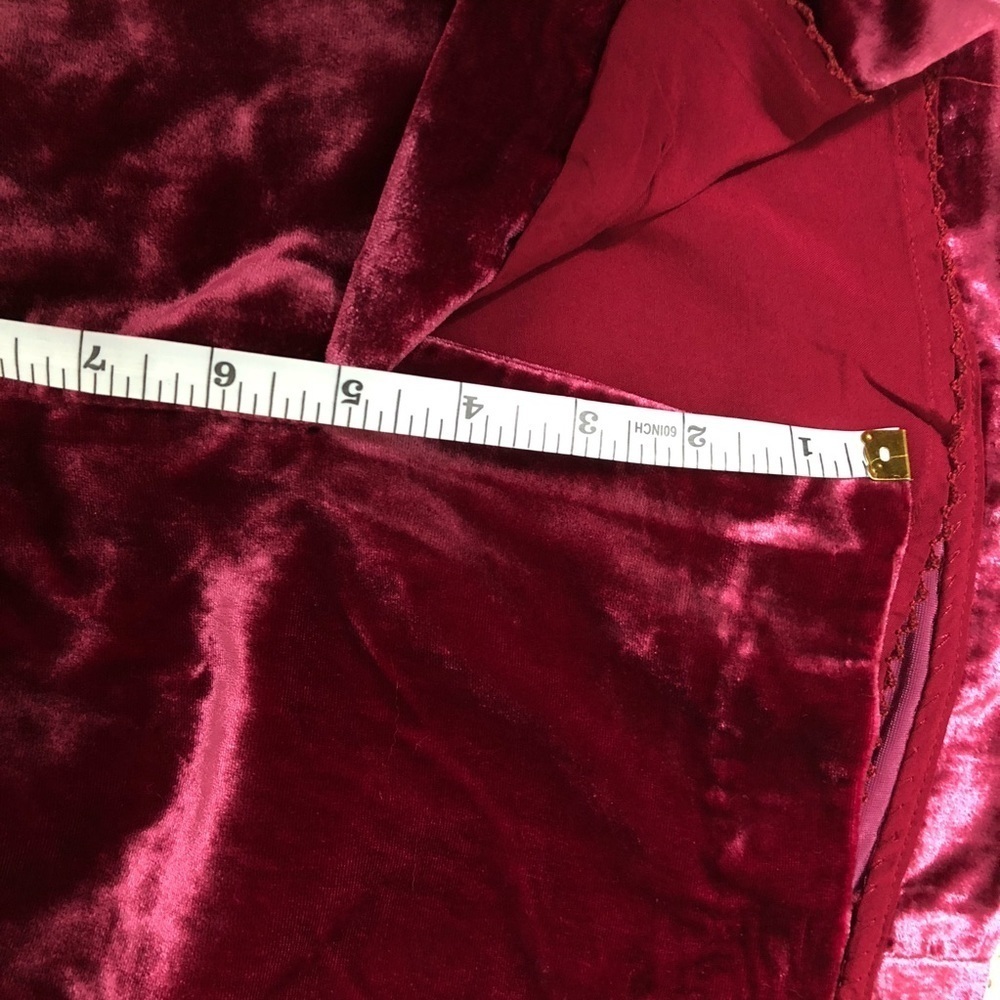 💙 8 💙 NWT Anthro Skirt Velvet Mini Ruched Slit Asymmetrical Raspberry - Picture 9 of 13